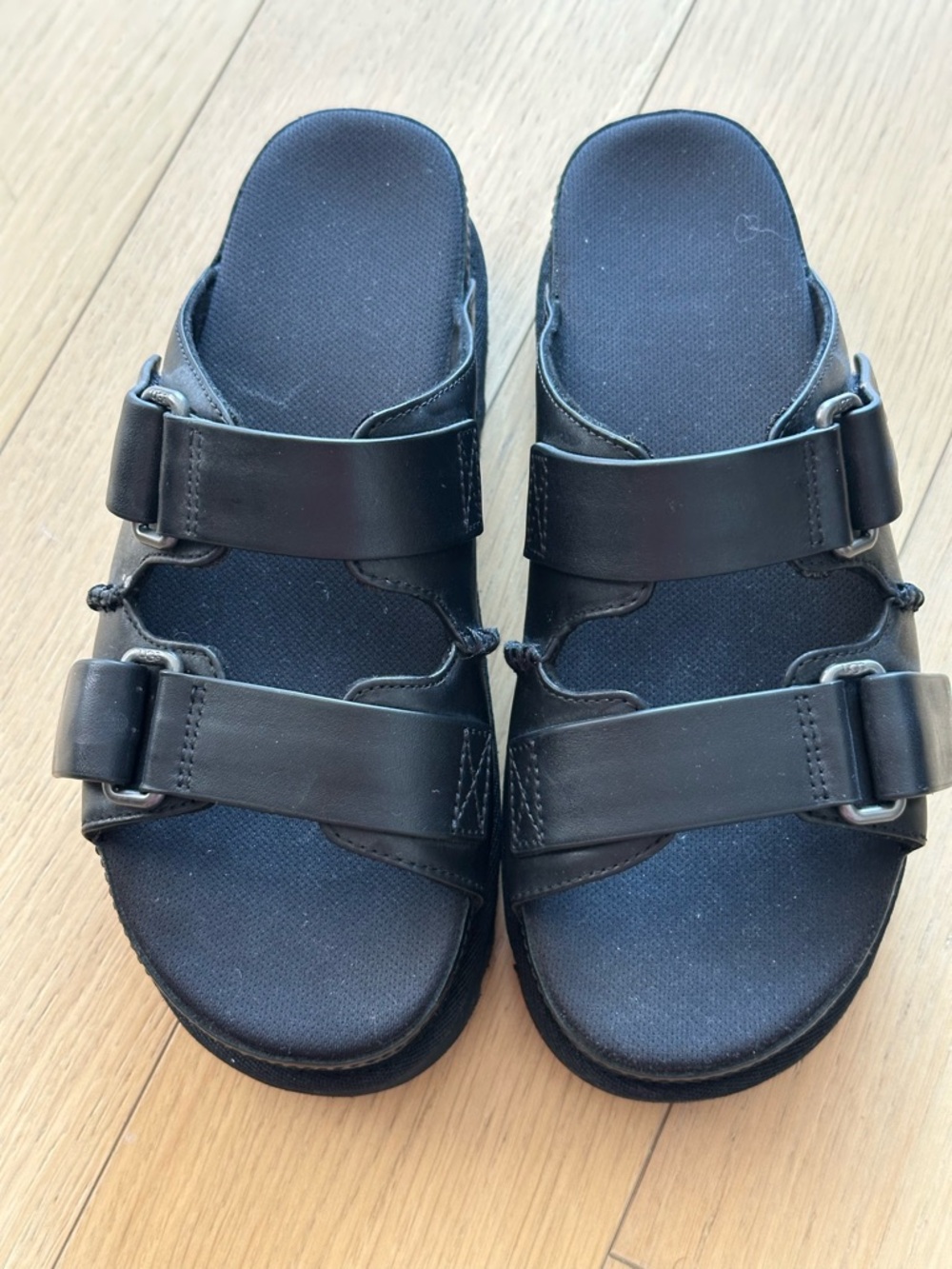 UGG Goldenstar Hi Slide Leather Platform Sandals - Picture 4 of 9